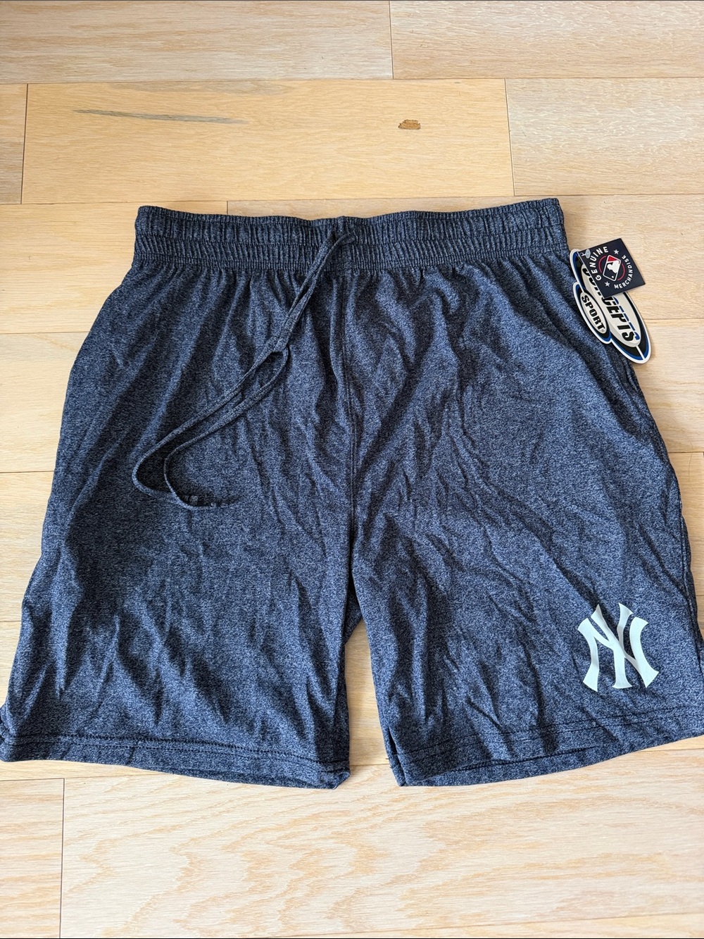 Men's New York Yankees Athletic Drawstring Shorts in Dark Gray